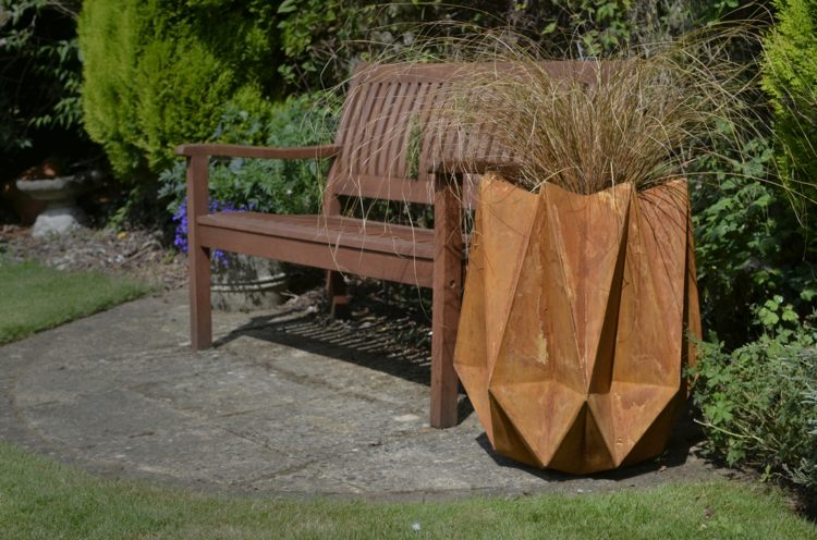 مجردة تصميم الغراس العشب مقاعد البدلاء الخشب حديقة الديكور
