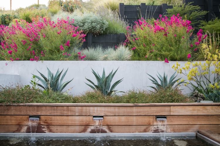 تصميم الحدائق - المنحدر - الشرفة - الاحتفاظ بالحائط - الخرسانة - الخشب - نظام المياه