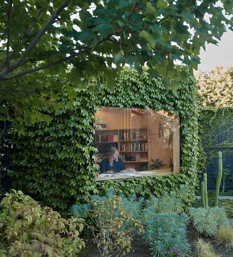 منزل الحديقة بواجهة مزروعة يصبح مكتبًا منزليًا