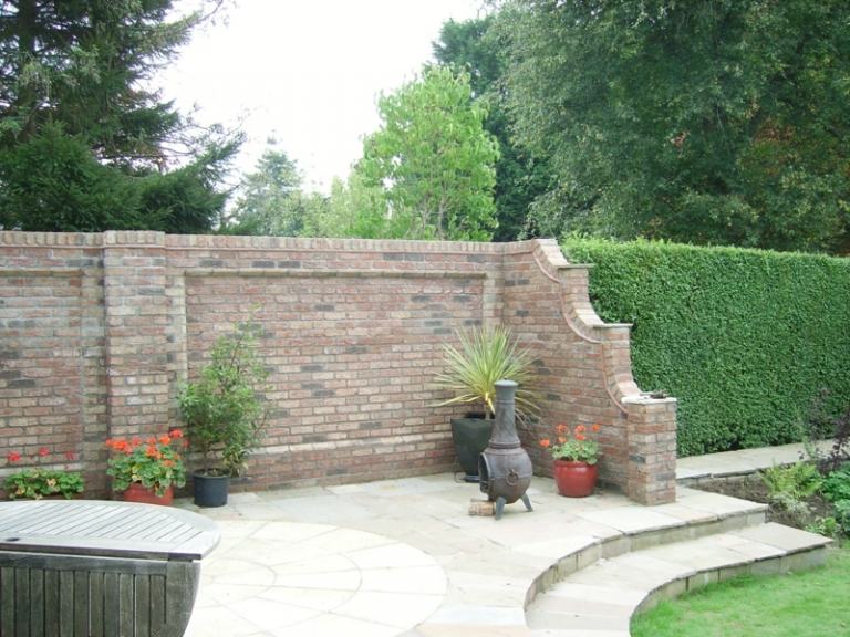 بناء جدار حديقة عالية رمادي الشكل الأصلي أواني التحوط شرفة
