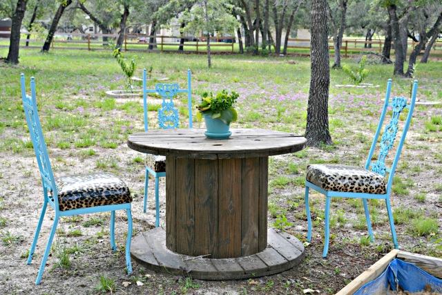 طاولة حديقة - خشبية - أفكار لف الكابلات
