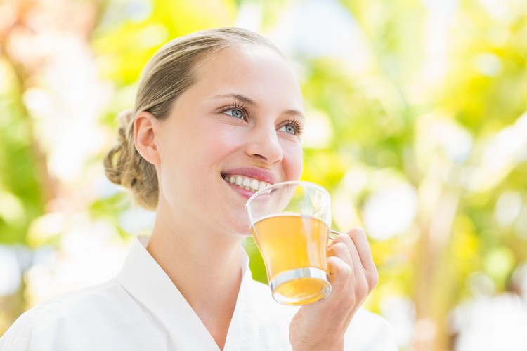 شرب الشاي لتخفيف الوزن علاج التخلص من السموم تأثير شاي الشعير على الصحة