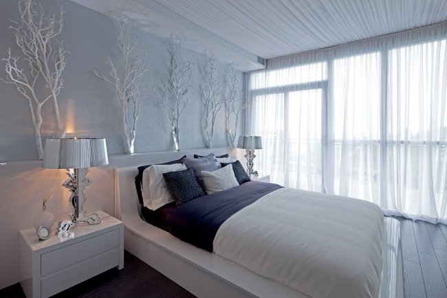 غرفة نوم استرخاء أبيض أزرق فاتح الفروع الفضية