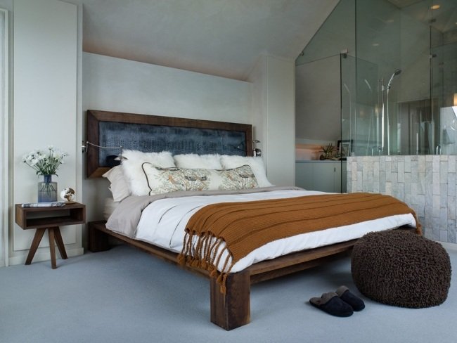 أفكار لغرفة النوم خشب متين سرير حمام زجاج