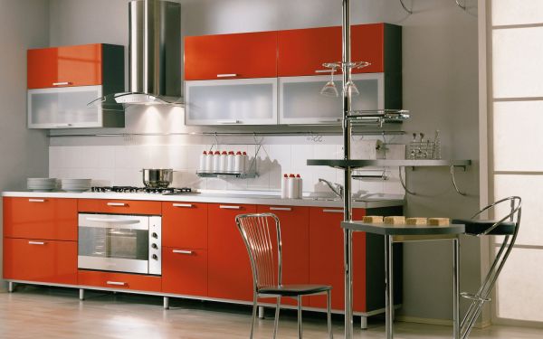 تصميم مطبخ احمر كراسي معدنية - واجهات زجاجية