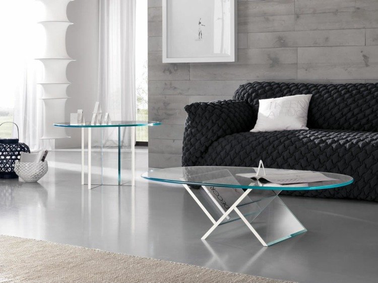 طاولة زجاجية-تصميم-كريم-راشد-فكرة-كنبة-اصلية-حديثة-حائط-خرساني-مظهر