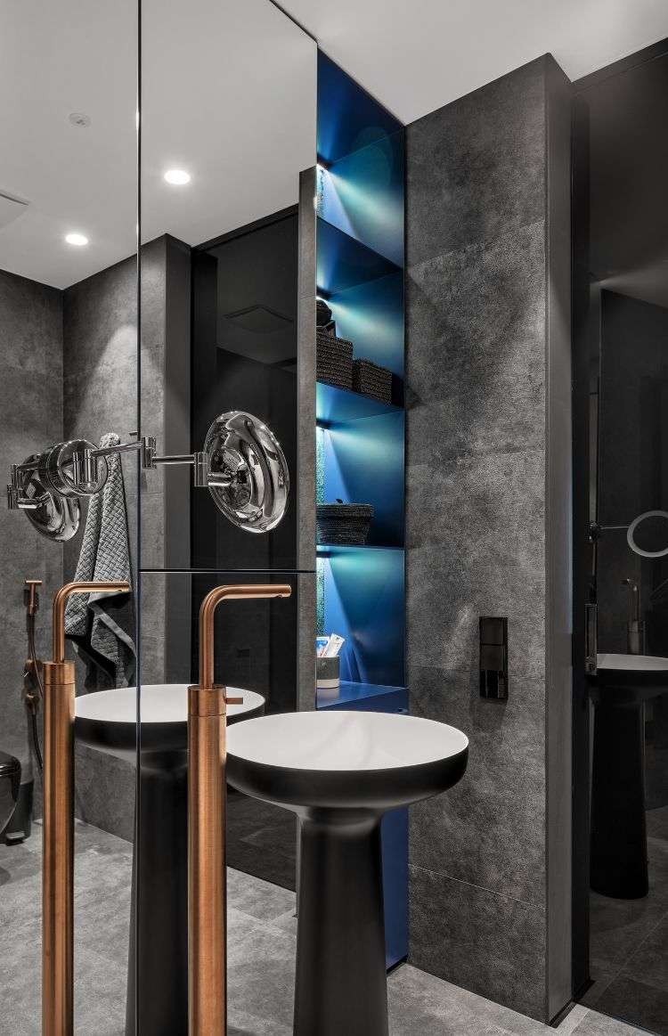 تصميم مرآة الحمام الأدوات الصحية الأرفف الزرقاء القماش صنبور النحاس بالوعة مستديرة