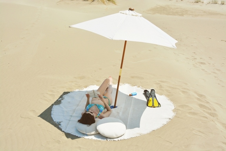 منشفة شاطئ كبيرة-بيضاء-دائرية-شمسية-وسادة-شمس-اجازة-استرخاء-استرخاء