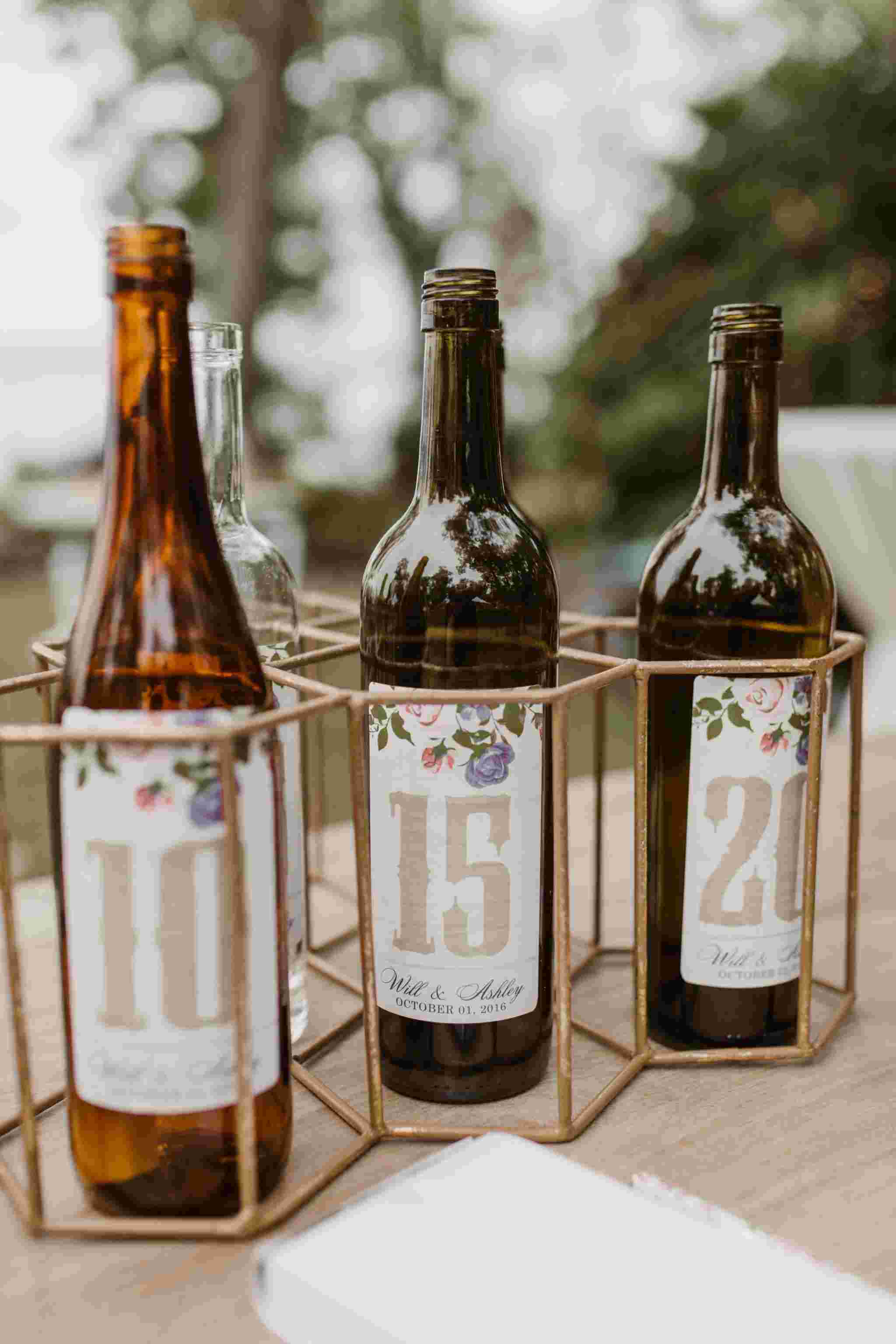 سجل الزوار حفل زفاف بديل زجاجة النبيذ علامة التخطيط لحفل الزفاف في الحديقة