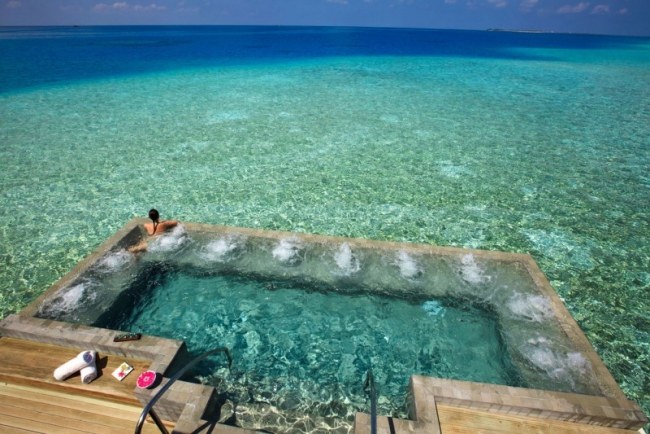 عطلة منتجع جزيرة فيلاسارو الخاصة بجزيرة المالديف مسبح لا متناهي