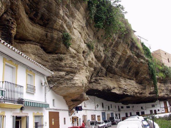 تركيب منازل-في صخرة اسبانيا سيتنيل