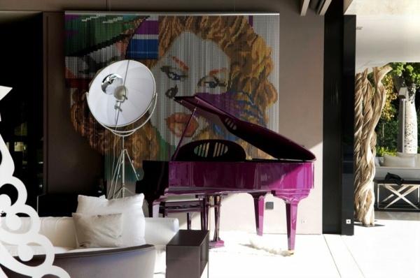 غرفة المعيشة جدار البيانو الأرجواني صائق