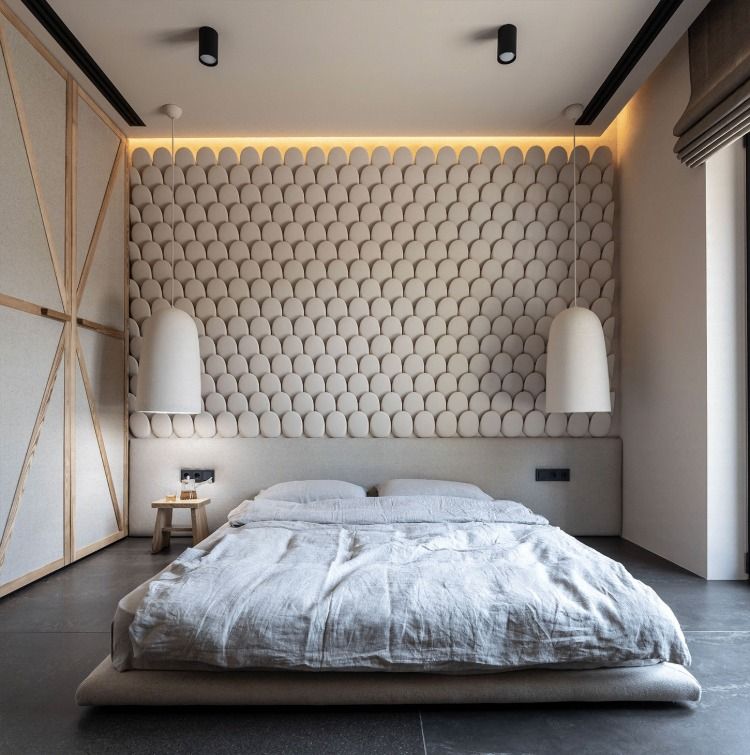 غرفة نوم بسيطة بألوان فاتحة بأسلوب ريفي