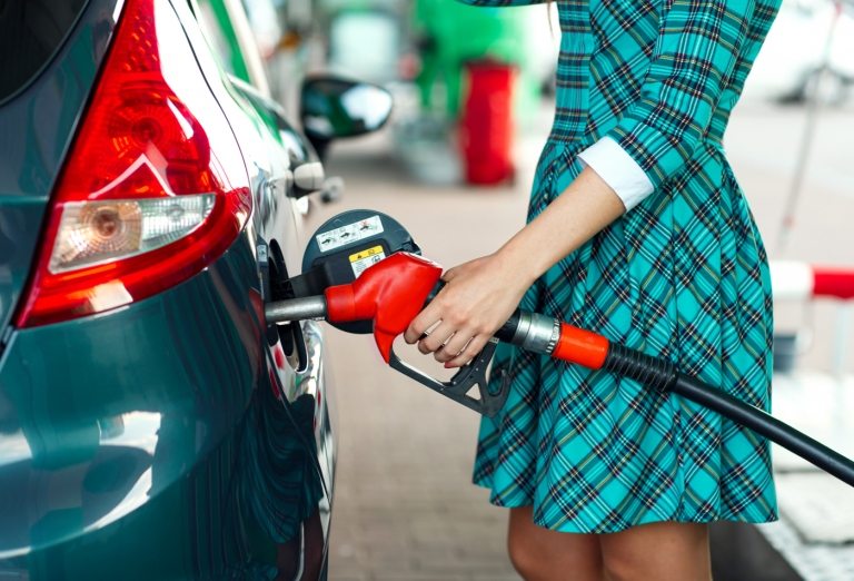 توفير تكاليف المنزل احسب البنزين للسيارة الجديدة شهريًا تتبع الأشياء