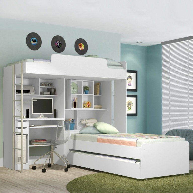 غرفة الأطفال باللون الأبيض الحديث للأولاد سرير علوي رفوف مكتب جدار أزرق