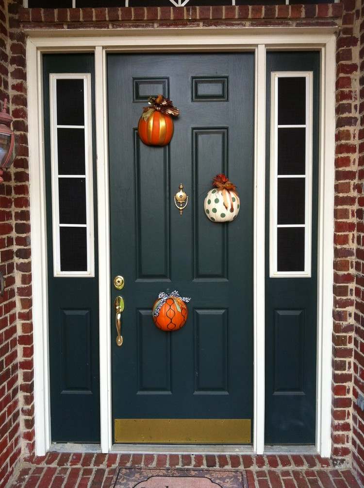 زخرفة الخريف أمام مدخل المنزل نصف - قرع - ملون - مطلي - معلقة - باب