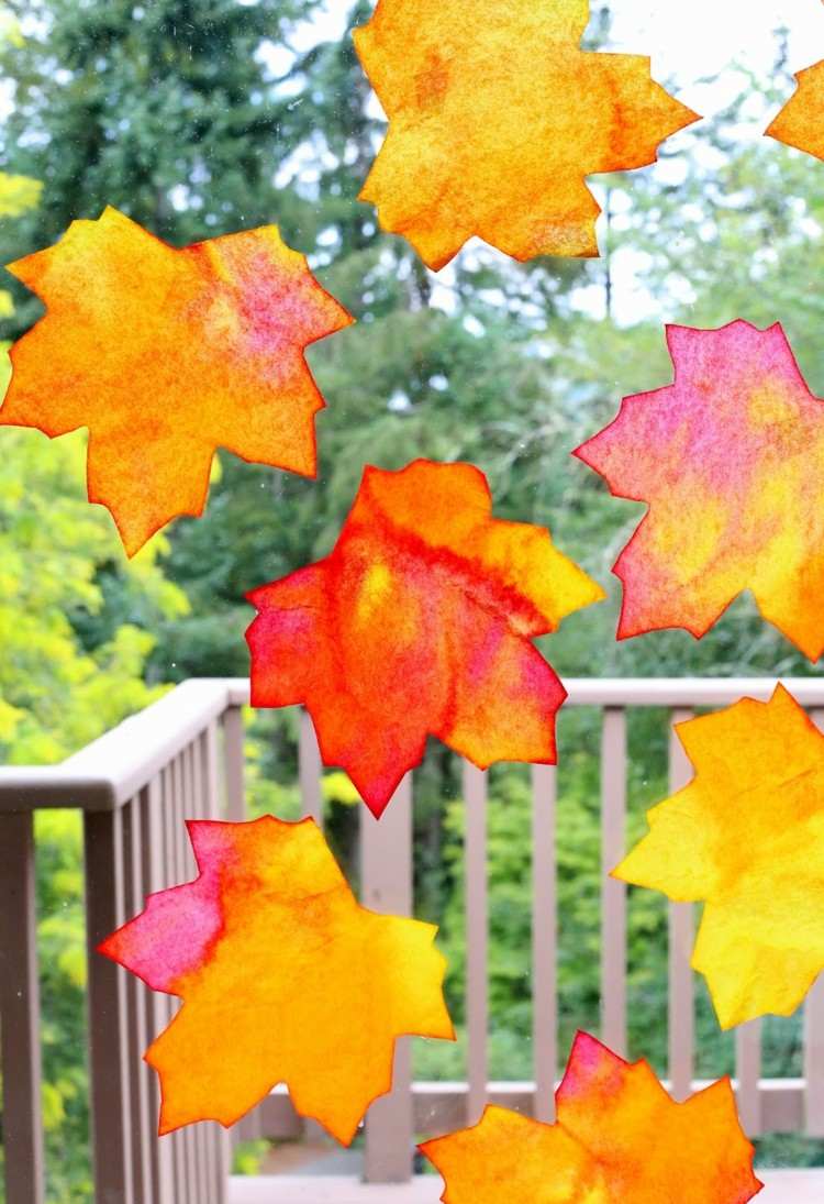 صور نافذة العبث الخريف يترك ألوان الخريف البرتقالي الأصفر
