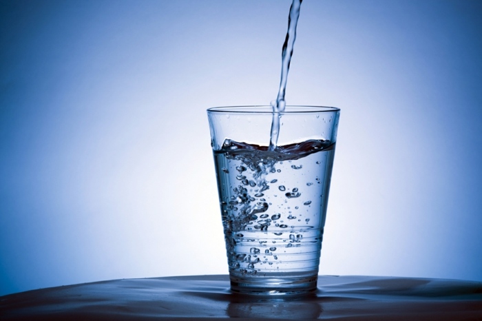 نصائح عن التغذية شرب كوب ماء صحي