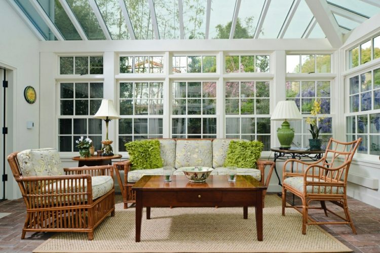حديقة زجاجية-نصائح-أثاث-تخطيط-مساحة-أنيقة-تصميم-أبيض-خشب