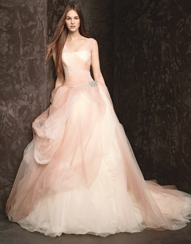 فستان الزفاف الوردي الأميرة العطاء روز الزفاف