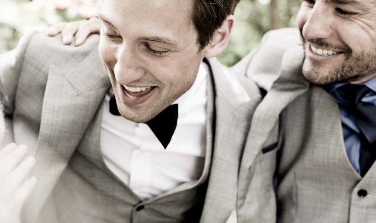 خطاب زفاف-أفضل رجل-رمادي-بدلة-ربطة عنق-عتيق الطراز