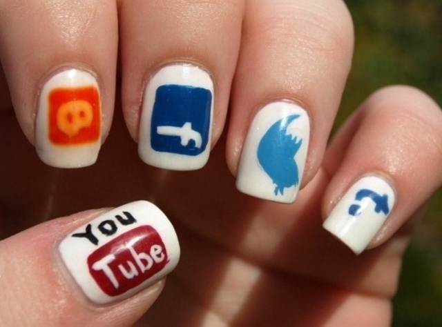 Nailart-design-social-networks-logo-facebook-twitter-youtube
