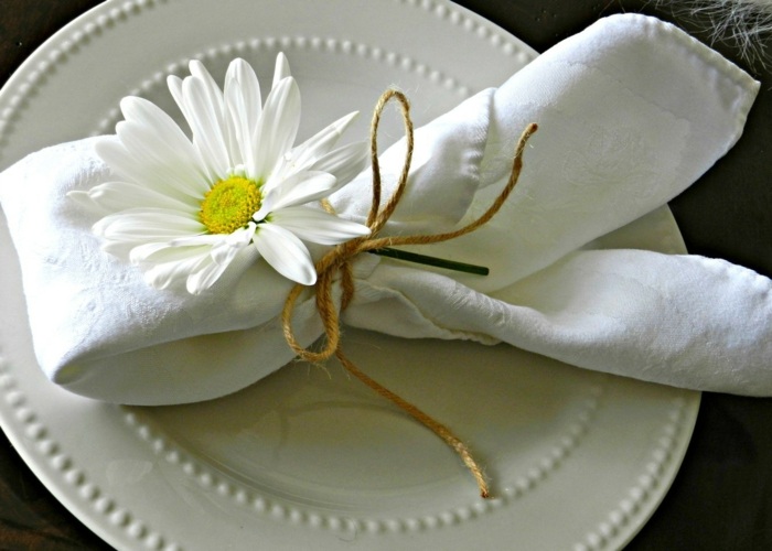 زينة طاولة عيد الفصح-منديل-أرنب-أبيض-ديزي-لوحة-عيد الفصح-الربيع