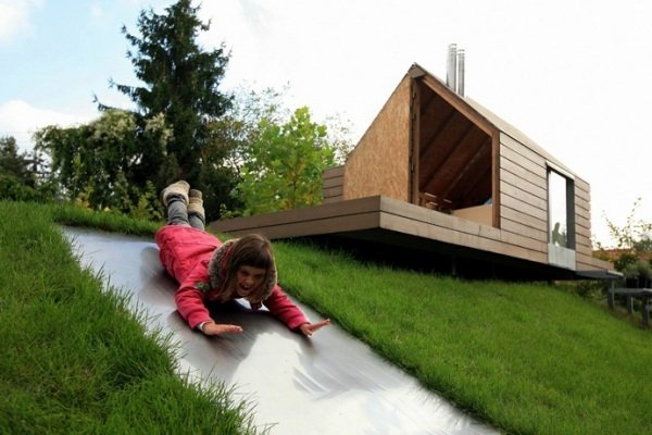 منزل حديقة لعب الأطفال مصنوع من الخشب