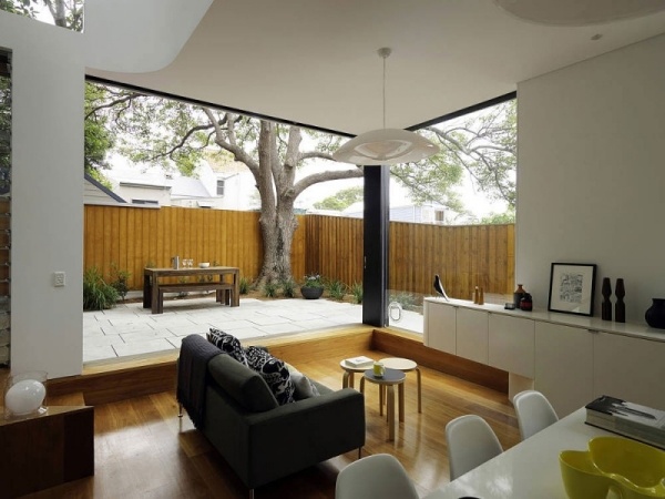 منزل مهندس معماري مريح أثاث بسيط يغطي أريكة خشبية