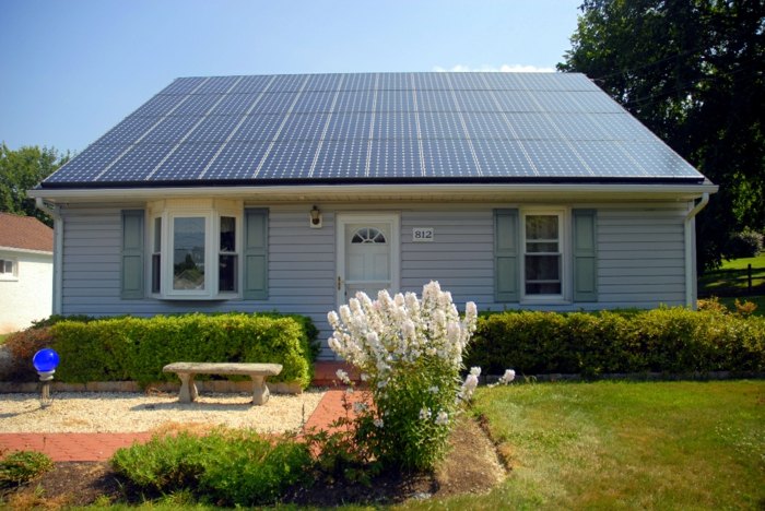 تركيب سقف البيت بالطاقة الشمسية الفناء الأمامي توفير الطاقة