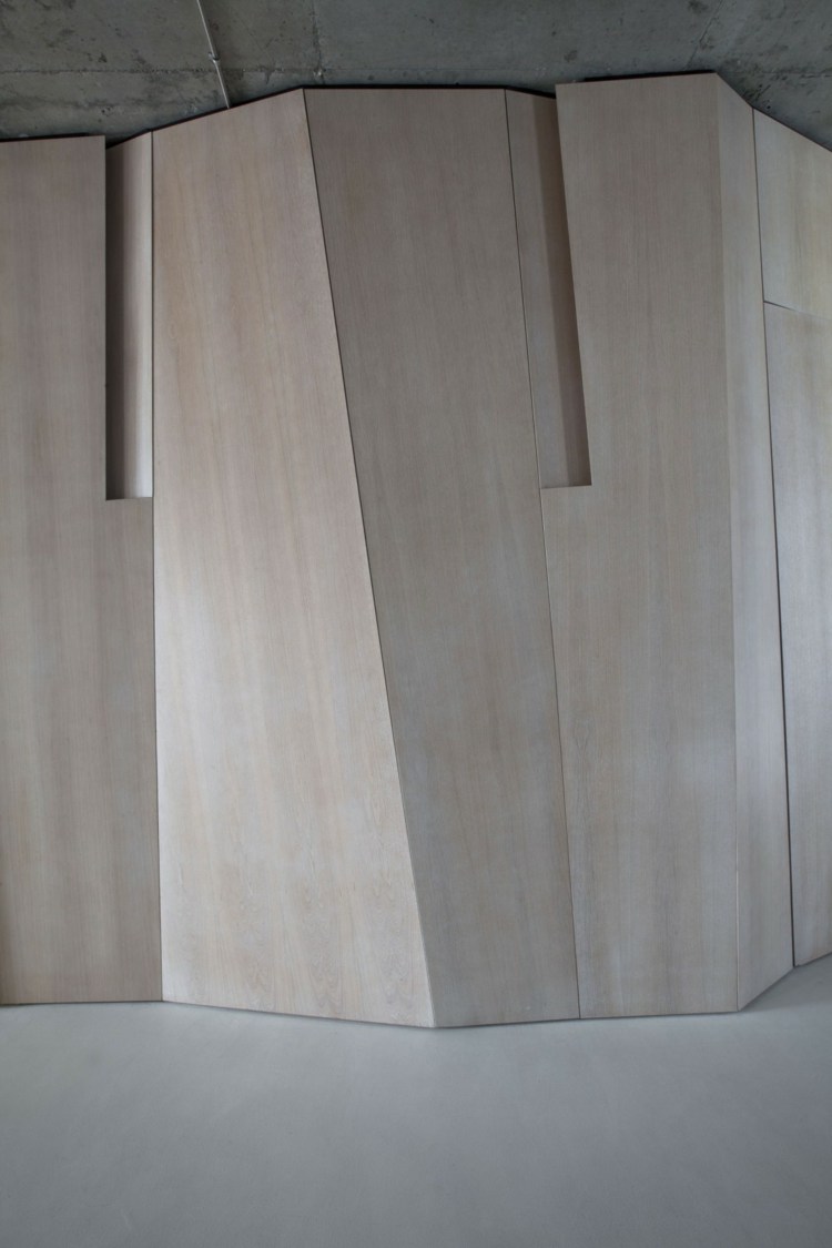 فكرة تصميم شقة أرضية خشبية من خشب البلوط الفاتح