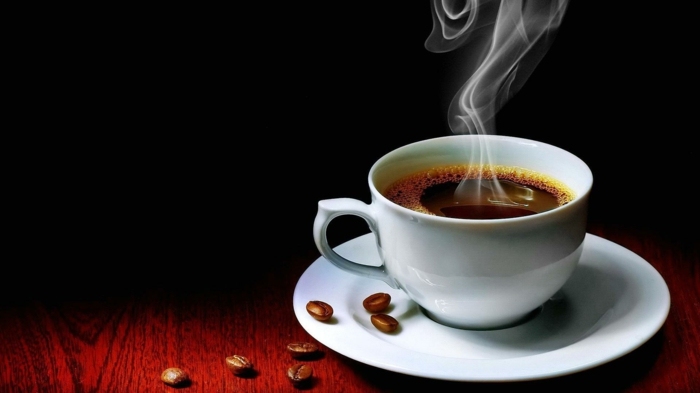 قهوة اسبريسو ساخنة كأس أسود صحن بورسلين