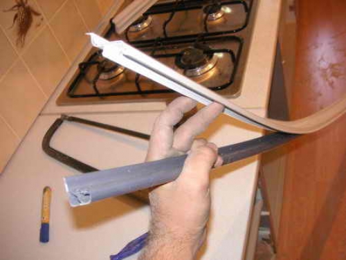 Kuinka korjata keittiön jalkalista