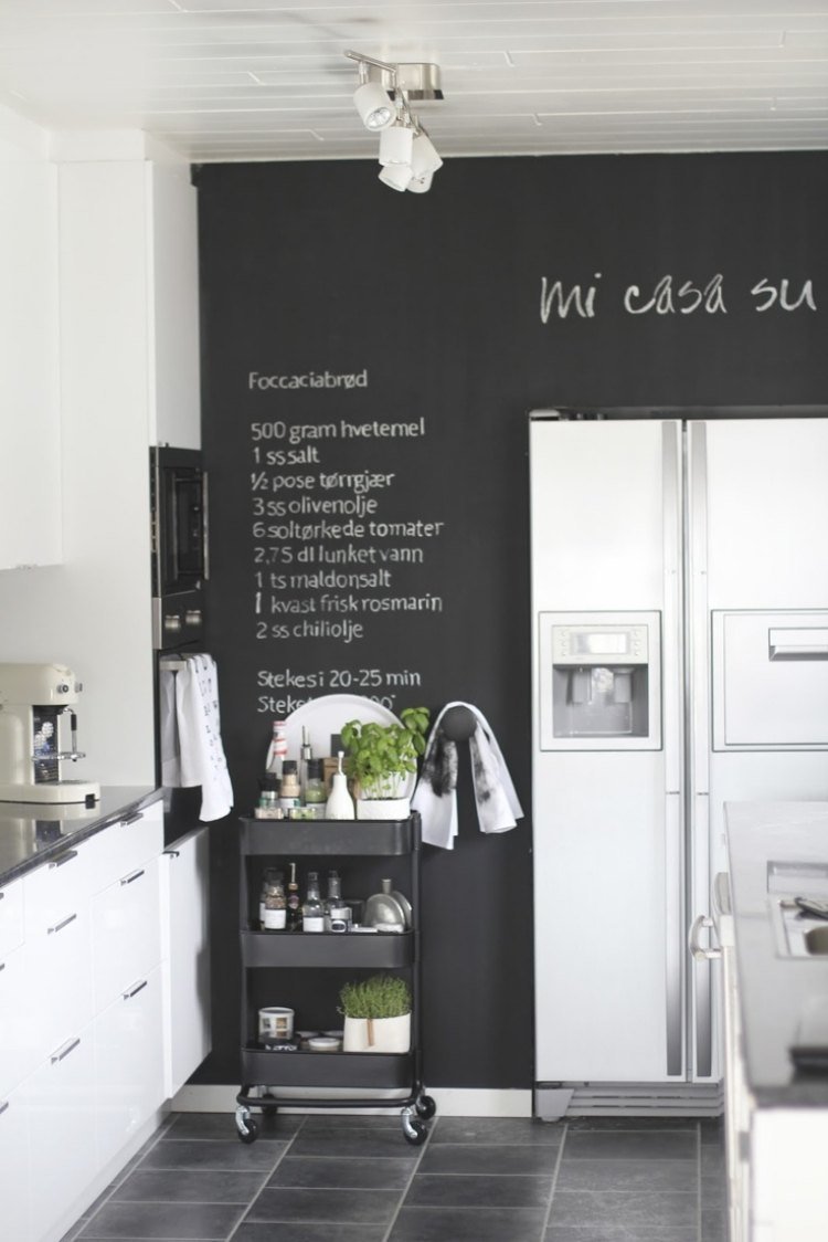 أفكار تصميم جدار المطبخ-السبورة-الأبيض-kuechenschranke