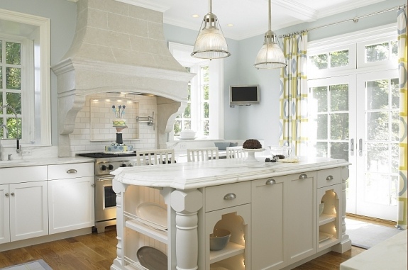 أثاث المطبخ الكلاسيكي - في أضواء معلقة بيضاء