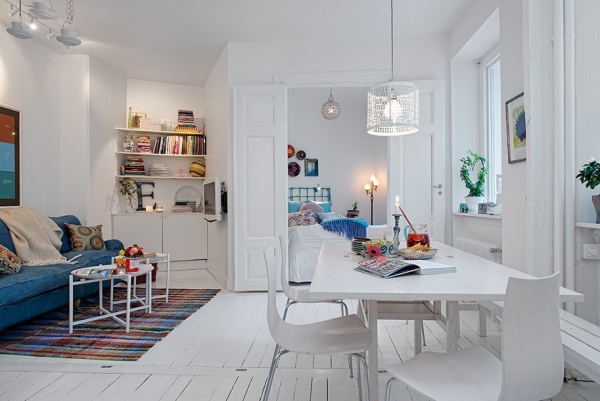 شقة سويدية - أثاث بسيط بتصميمات بيضاء