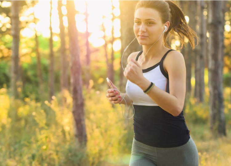 مكملات فقدان الدهون ممارسة الجري في المعدة