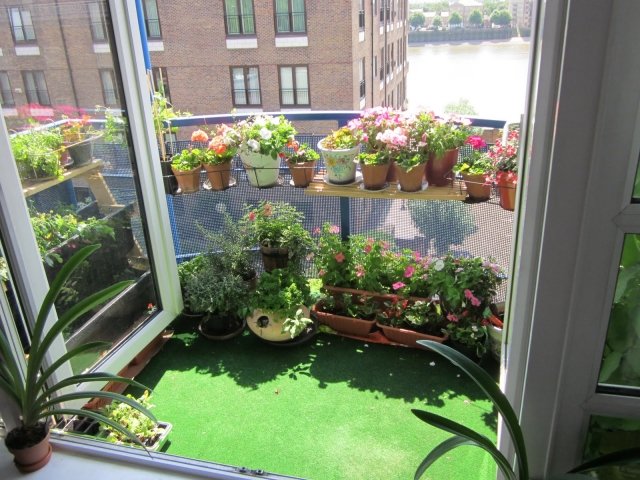 العشب الاصطناعي الشرفة الأرضيات بوعاء النباتات درابزين