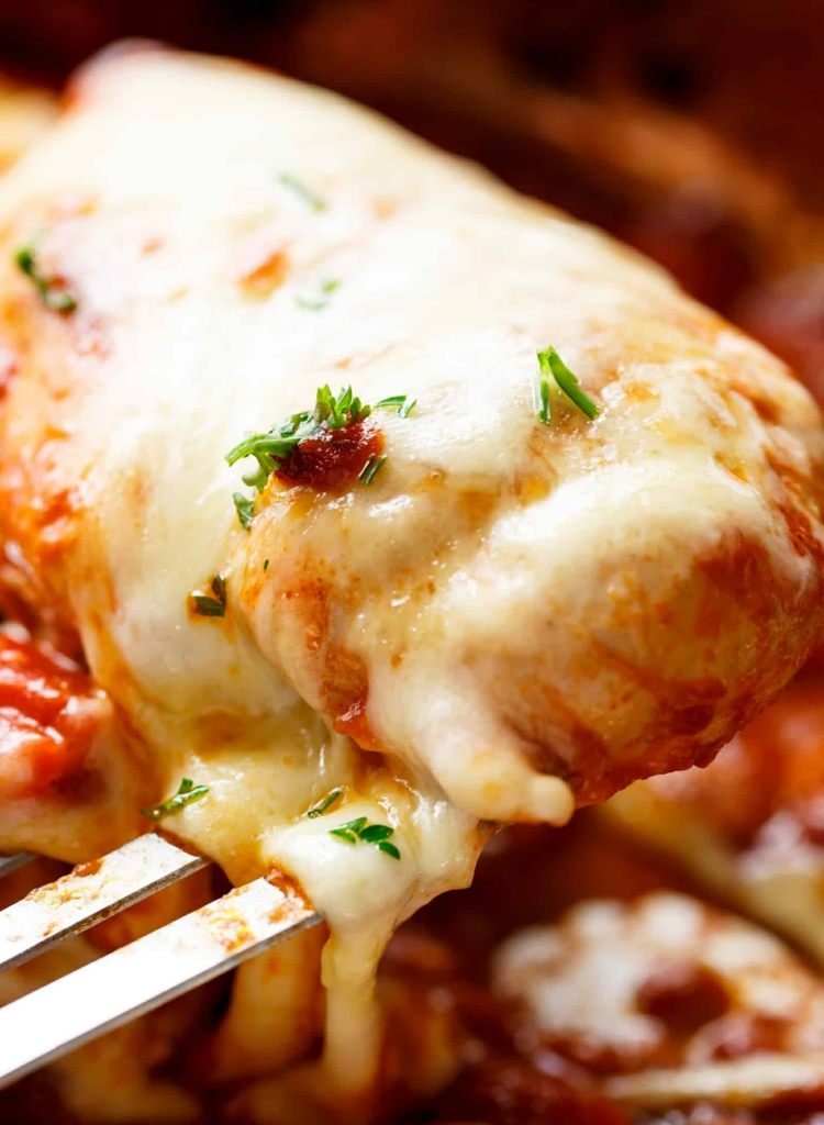 أطباق العشاء منخفضة الكربوهيدرات اللحوم والدجاج والجبن