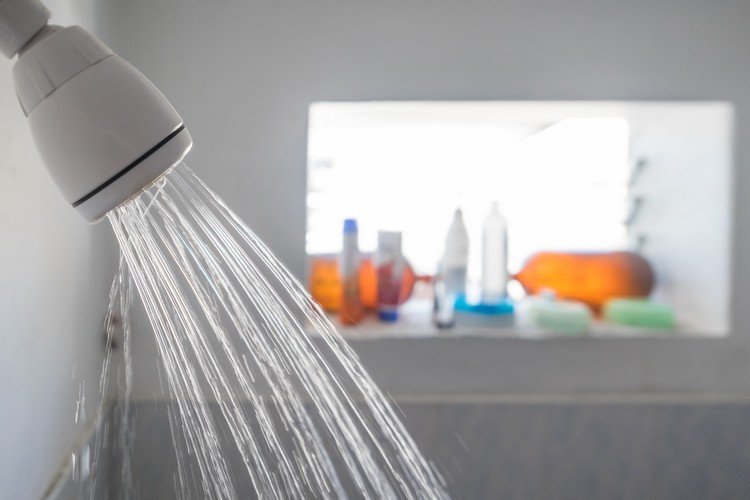 تقليل الرطوبة في الحمام نصائح للاستحمام