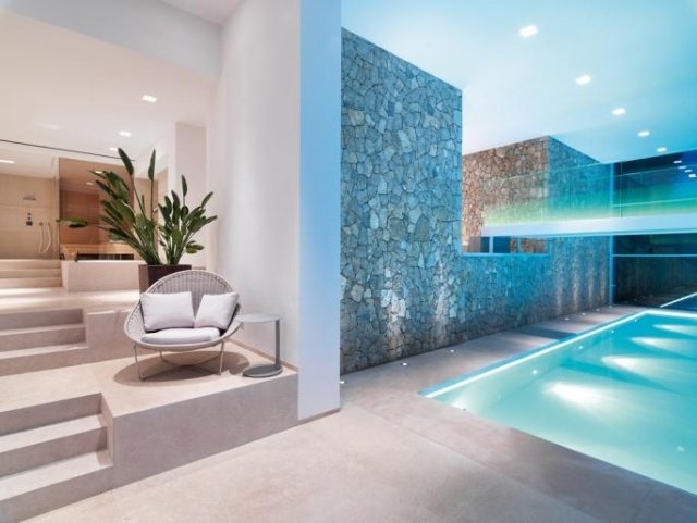 تصميم داخلي للسكن حمام سباحة داخلي مصابيح ملونة قابلة للتعديل بشكل فردي