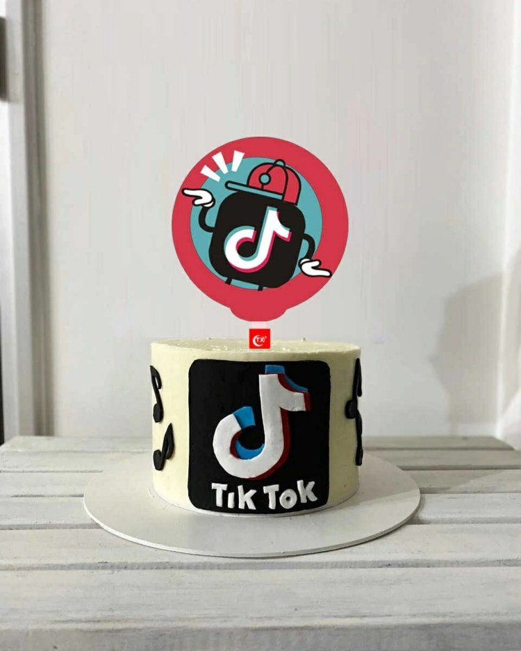 اقتراح لتصميم كعكة بموضوع Tik Tok