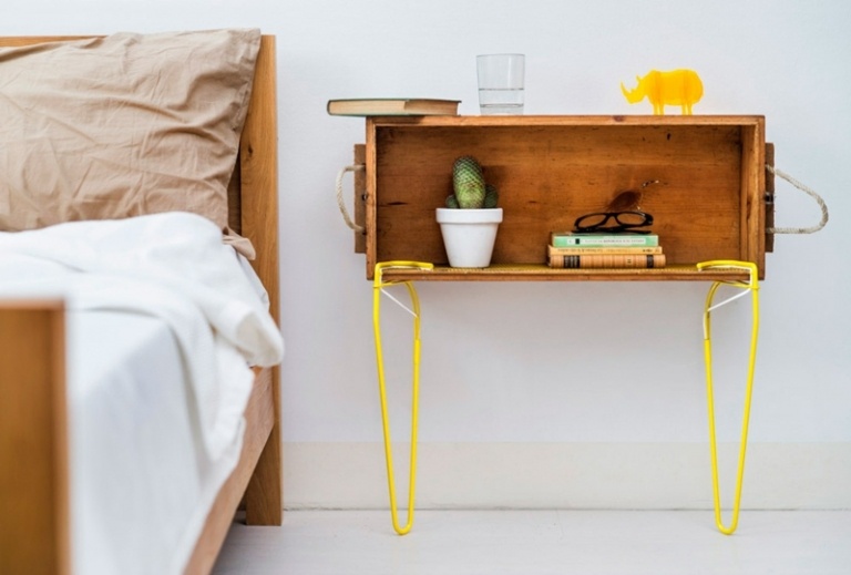 ملحق الأثاث المفاجئة طاولة صفراء أرجل طاولة بجانب السرير سرير خشبي