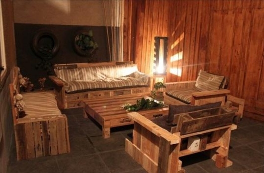 مجموعة أفكار لغرفة المعيشة للأثاث المصنوع من المنصات الخشبية