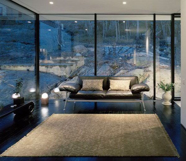 منزل عطلة حديث مع تصميم داخلي بسيط - أريكة