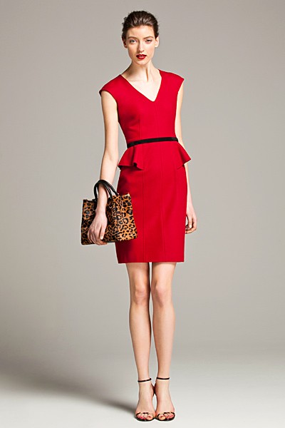 أحمر زاهي ألوان الموضة لخريف وشتاء 2013 2014 فستان كارولينا هيريرا
