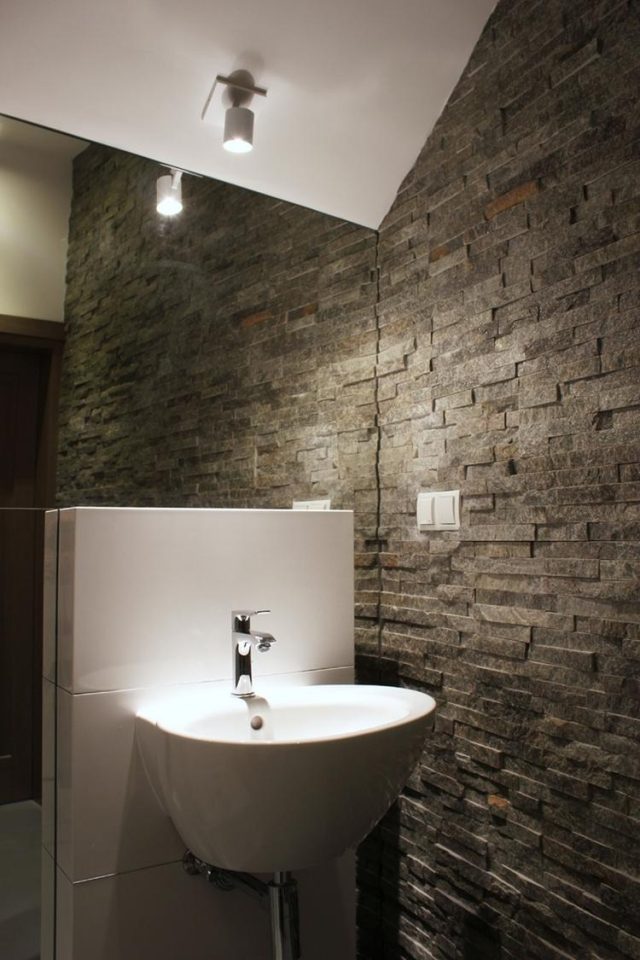 ديكورات حمامات صغيرة فكرة - حجر طبيعي - بلاط - مرآة - حائط - حوض صغير