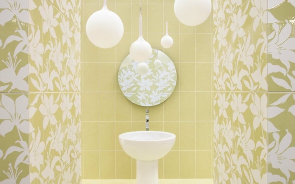 أفكار تصميم حمامات باللون الأصفر وإضاءة أثاث الحمام
