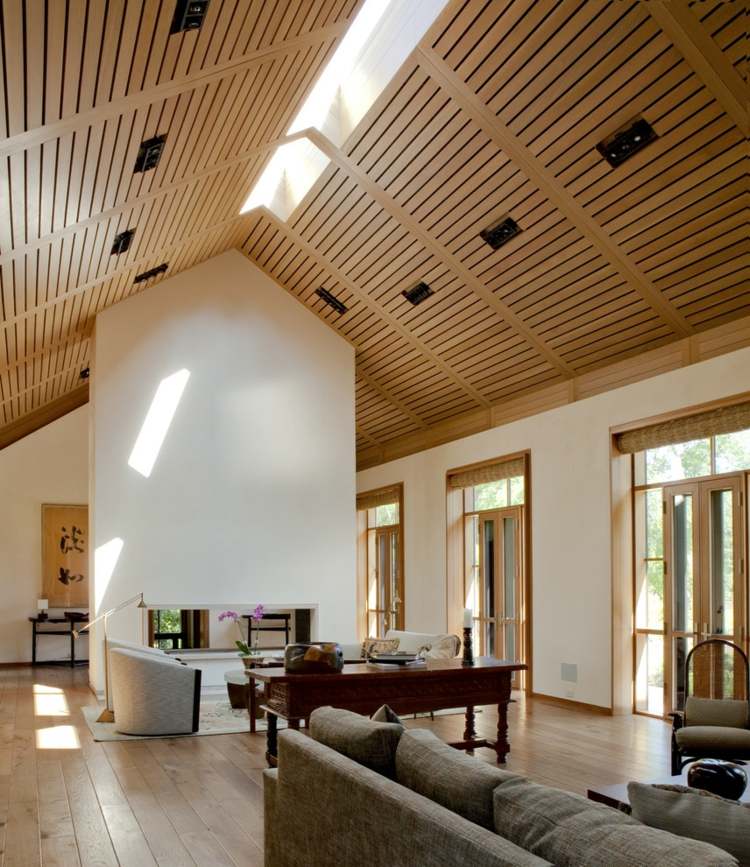 تصميم السقف والنوافذ الخشبية الحديثة على السطح سقف غرفة المعيشة الملعب