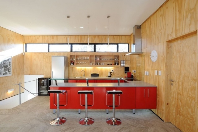 الخشب الرقائقي-مطبخ-جدار-تصميم-جزيرة حمراء-أضواء قلادة